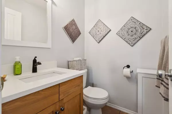 82 Eversyde CT SW, Calgary, AB T2Y 4S3