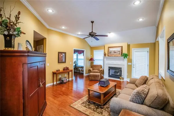 3 Overton Ln, Bella Vista, AR 72714