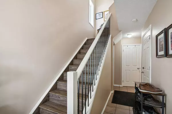 82 Eversyde CT SW, Calgary, AB T2Y 4S3