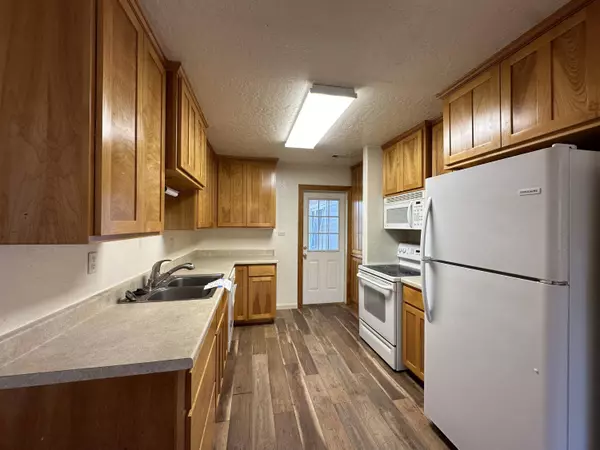 301 Elm St, Phoenix, OR 97535