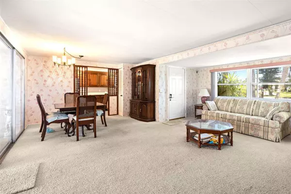 11505 JOHNSON CIR, Tavares, FL 32778