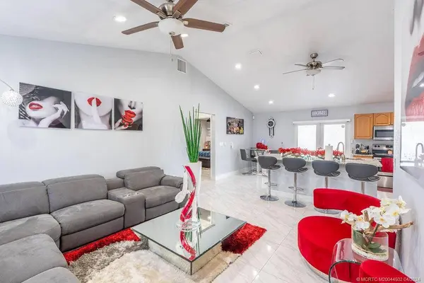 2372 SW Naomi AVE, Port Saint Lucie, FL 34953