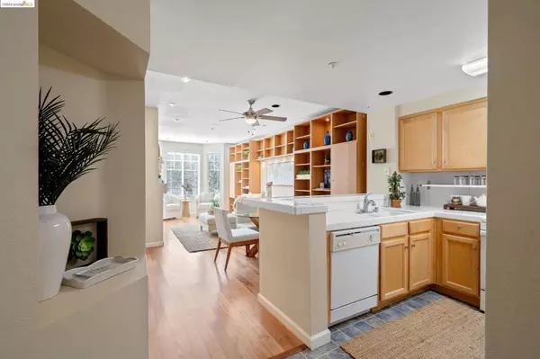 280 Caldecott Ln #225, Oakland, CA 94618