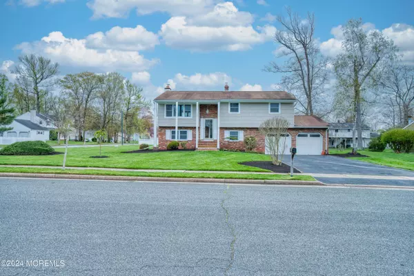 99 Anita Drive, Piscataway, NJ 08855