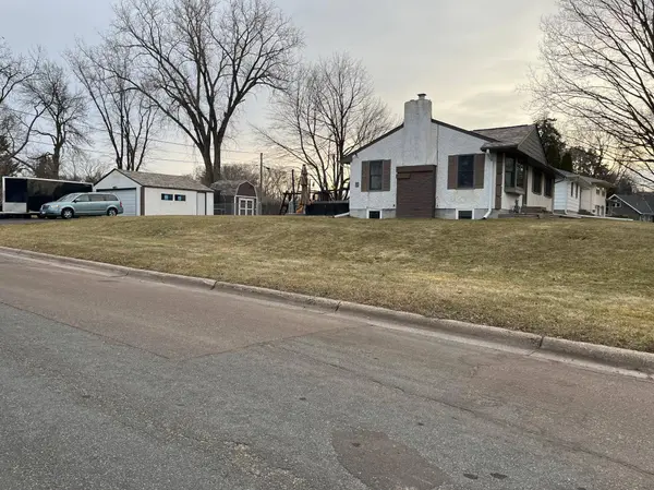 2465 E Meadow DR, North Saint Paul, MN 55109