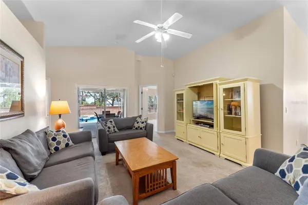 922 HENLEY CIR, Davenport, FL 33896