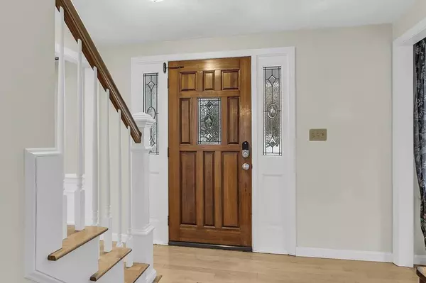 18 Greybirch Rd, Andover, MA 01810