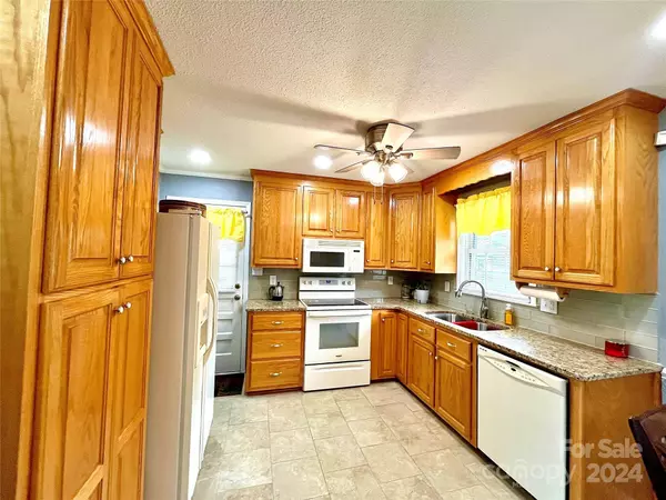 2310 40th Ave LN NE, Hickory, NC 28601