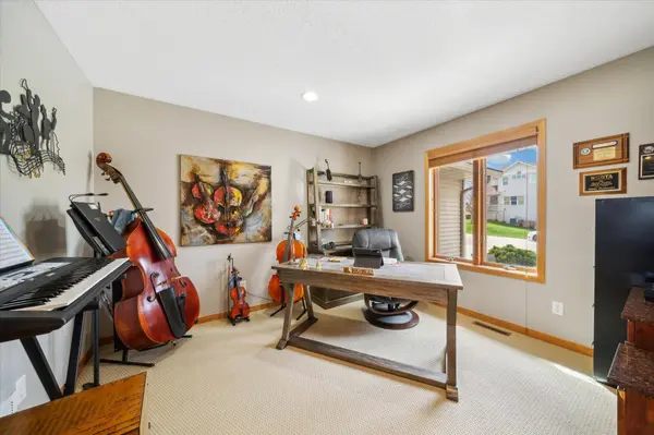 2412 Meadow DR, Buffalo, MN 55313