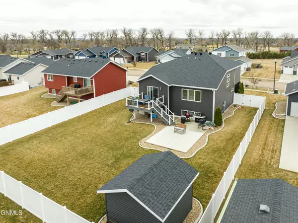 3927 Meridian DR, Bismarck, ND 58504