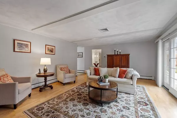 12 Burton Farm Dr, Andover, MA 01810