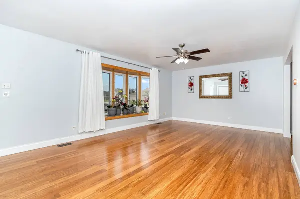 7733 Woodstock Drive, Tinley Park, IL 60477