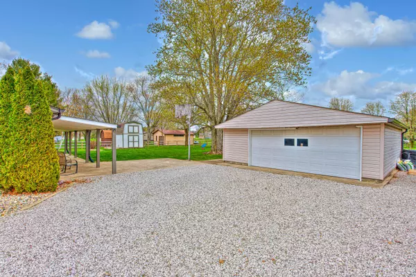 11745 N Antioch RD, Mooresville, IN 46158