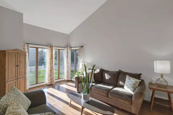 422 S Raddant RD, Batavia, IL 60510