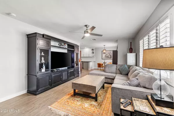 1013 E OREGON Avenue, Phoenix, AZ 85014