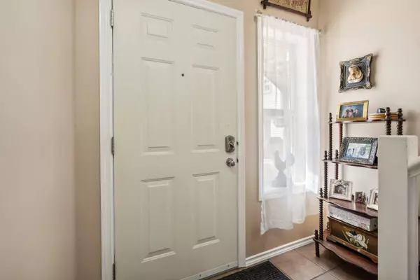 82 Eversyde CT SW, Calgary, AB T2Y 4S3