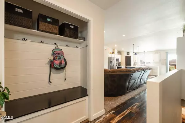 419 Live Oak LN, Bismarck, ND 58504