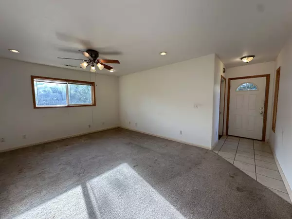 301 Elm St, Phoenix, OR 97535