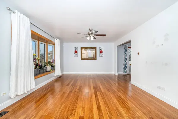 7733 Woodstock Drive, Tinley Park, IL 60477