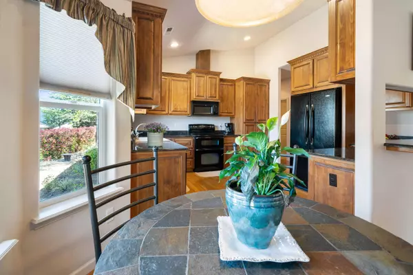 2407 Senate Way, Medford, OR 97504