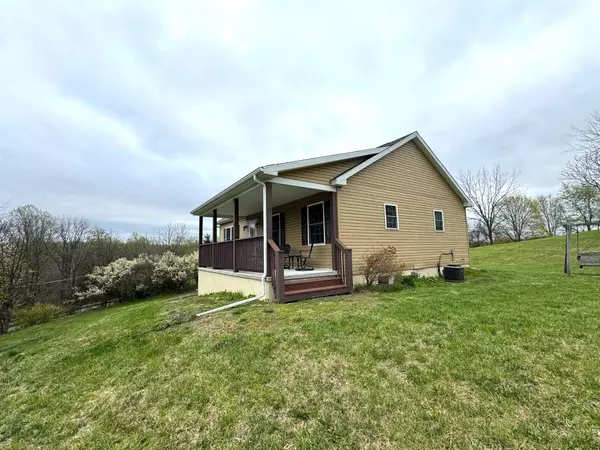 861 Bushkill Dr, Bath, PA 18014