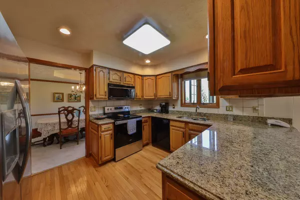 8670 Promontory RD, Indianapolis, IN 46236