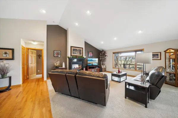 2412 Meadow DR, Buffalo, MN 55313