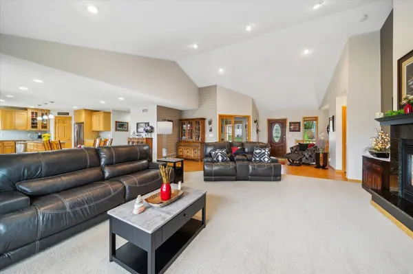 2412 Meadow DR, Buffalo, MN 55313