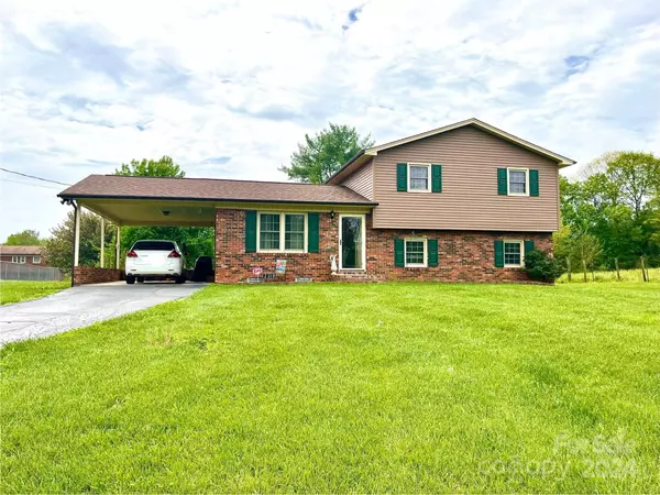 2310 40th Ave LN NE, Hickory, NC 28601