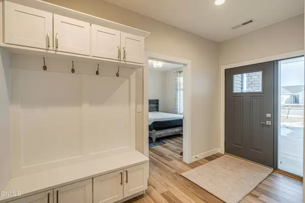 2928 Peach Tree DR, Bismarck, ND 58504