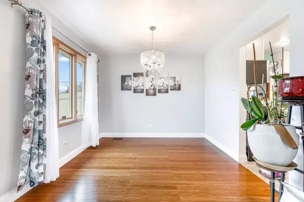 7733 Woodstock DR, Tinley Park, IL 60477