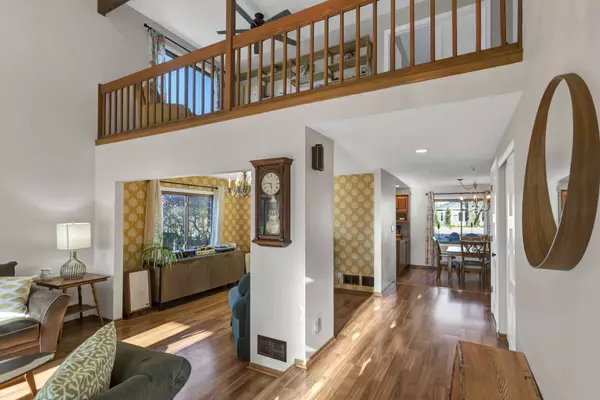 422 S Raddant RD, Batavia, IL 60510