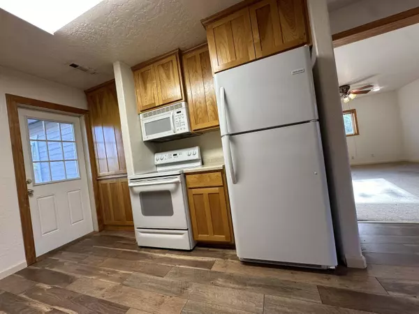 301 Elm St, Phoenix, OR 97535