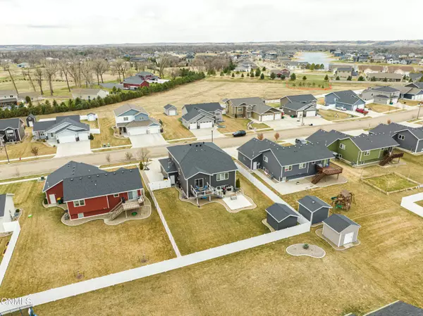 3927 Meridian DR, Bismarck, ND 58504