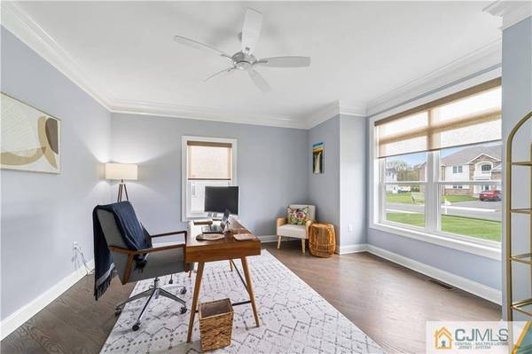 4 Queens CT, Monroe, NJ 08831