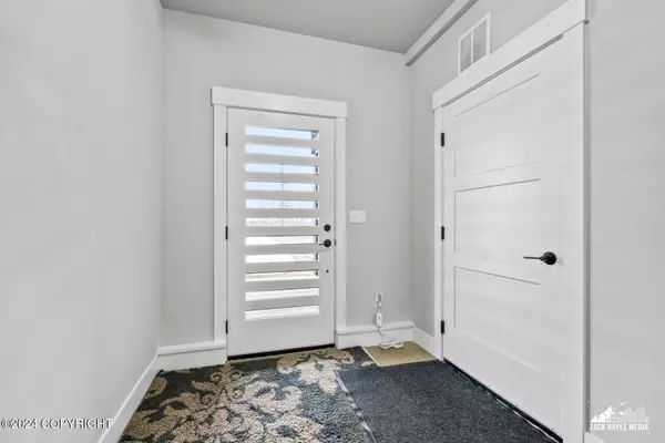 5392 Sandhill Lp, Anchorage, AK 99502