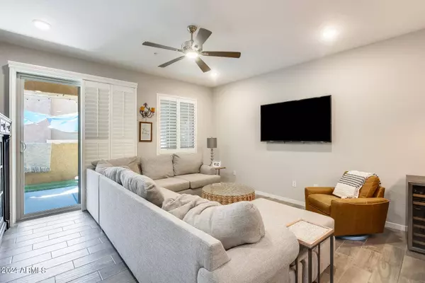 250 W QUEEN CREEK Road #121, Chandler, AZ 85248