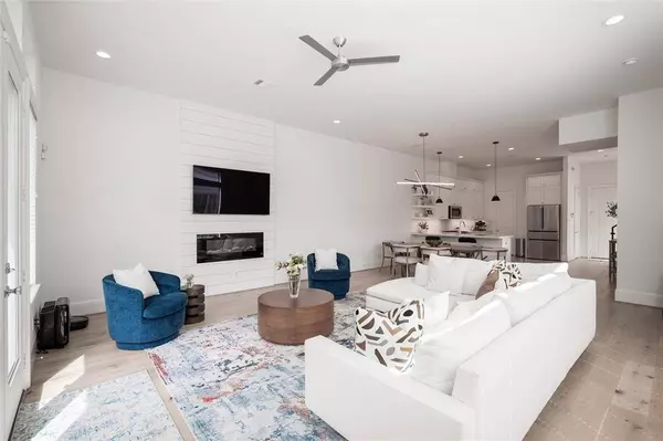 927 Nadine ST, Houston, TX 77009