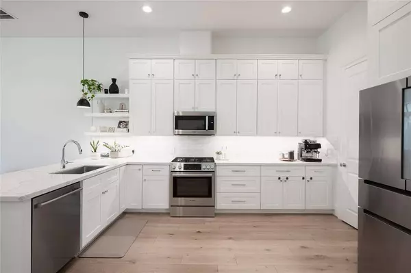 927 Nadine ST, Houston, TX 77009