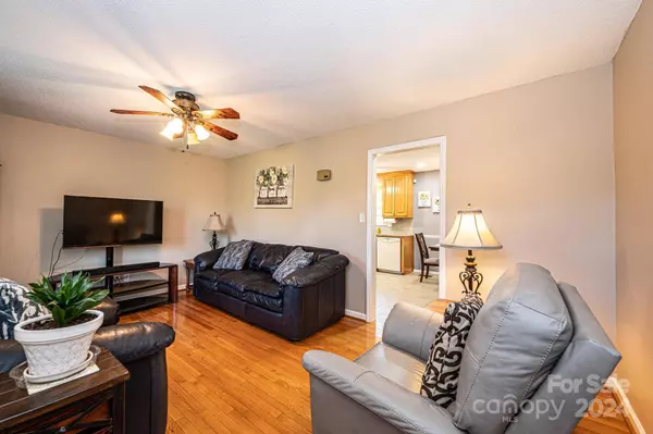 2310 40th Ave LN NE, Hickory, NC 28601