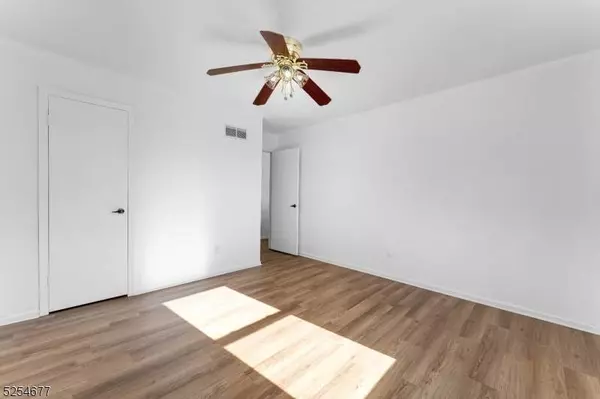 29 Willow Brook Rd, Freehold Twp., NJ 07728