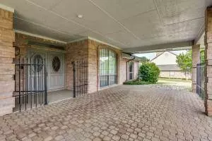 704 Indian Springs Trail, Kennedale, TX 76060