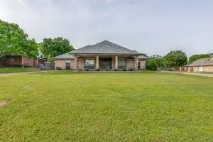704 Indian Springs Trail, Kennedale, TX 76060