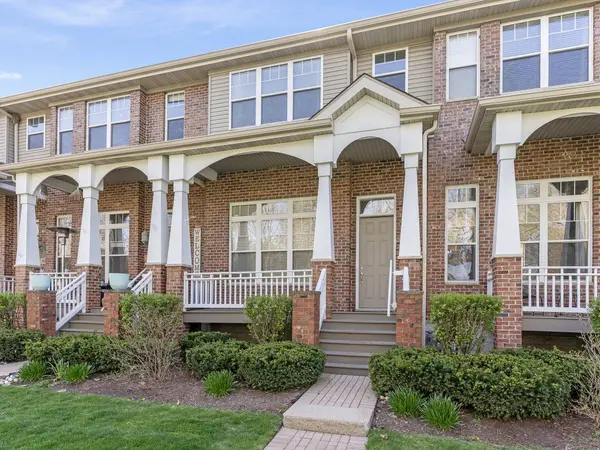 1105 Longwood Drive #1105, Lisle, IL 60532