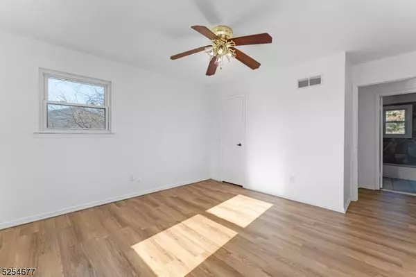 29 Willow Brook Rd, Freehold Twp., NJ 07728