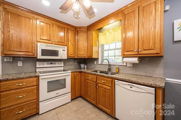 2310 40th Ave LN NE, Hickory, NC 28601