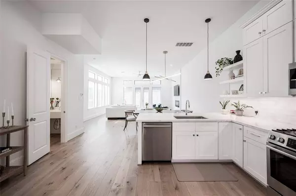 927 Nadine ST, Houston, TX 77009