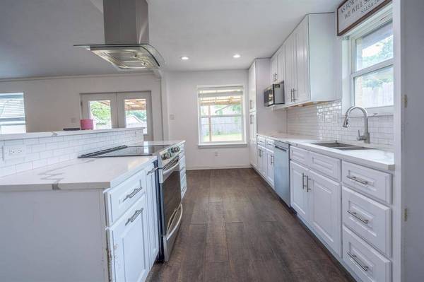 318 Linklea Drive, Duncanville, TX 75137