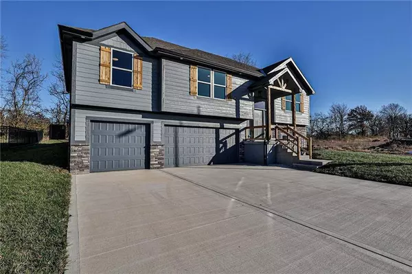 2315 NW Megan DR, Grain Valley, MO 64029