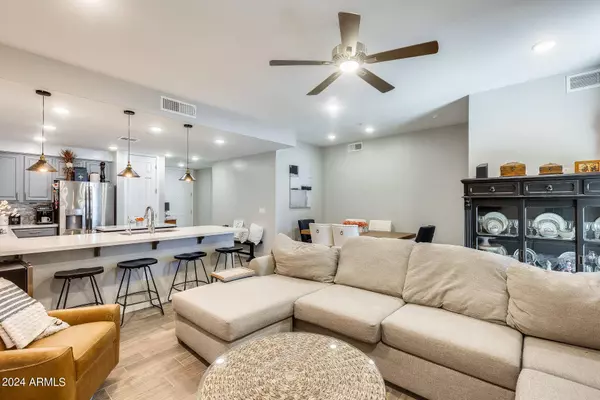 250 W QUEEN CREEK Road #121, Chandler, AZ 85248